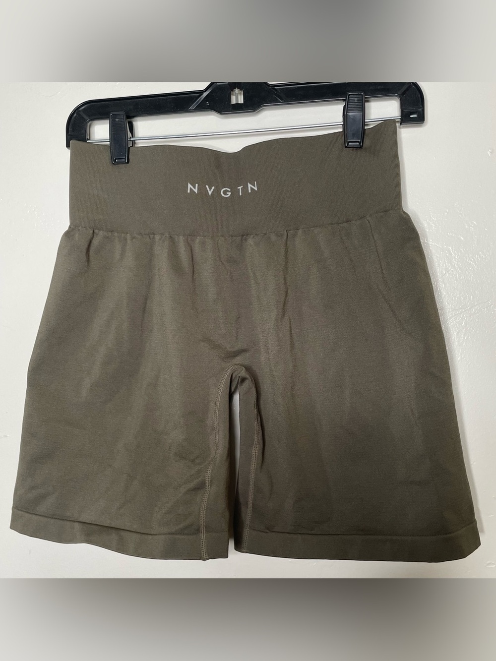 NVGTN SEAMLESS SHORTS OLIVE GREEN SZ L